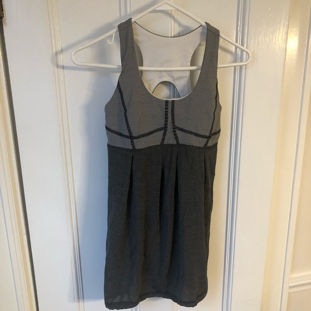 EUC Lululemon top with support and drawstring hem